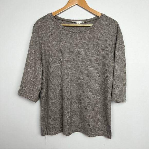 Cyrus 3/4 length sleeve in warm grey - Picture 1 of 7